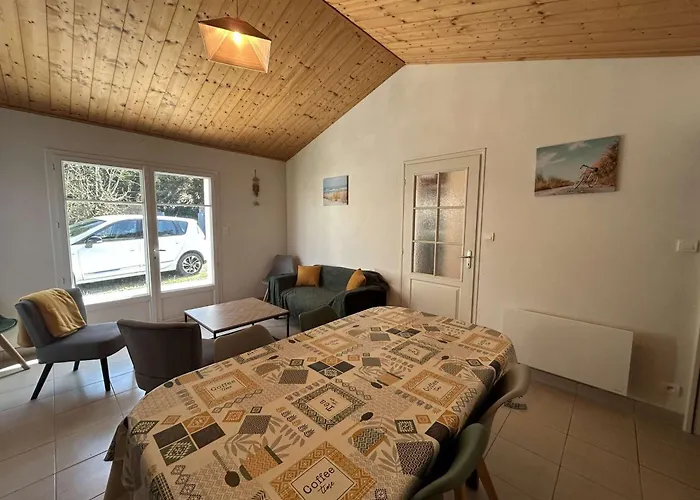 Casa vacanze Maison Independante Avec Terrasse, Proche Et Terrain De 1100 M², - Fr-1-224b-108 *